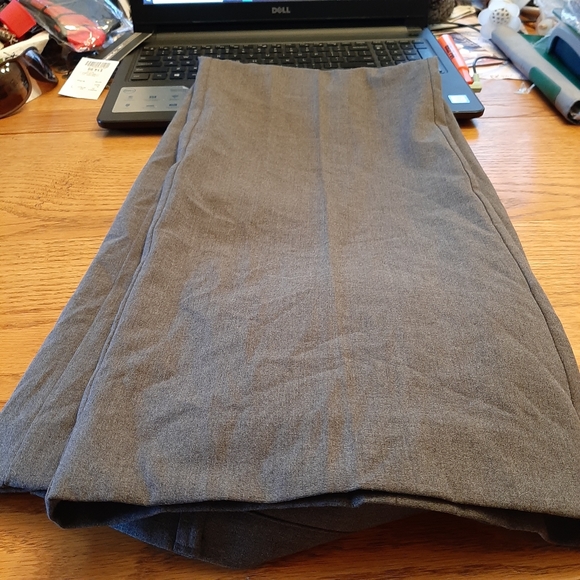 Ladies clothing - Picture 2 of 8